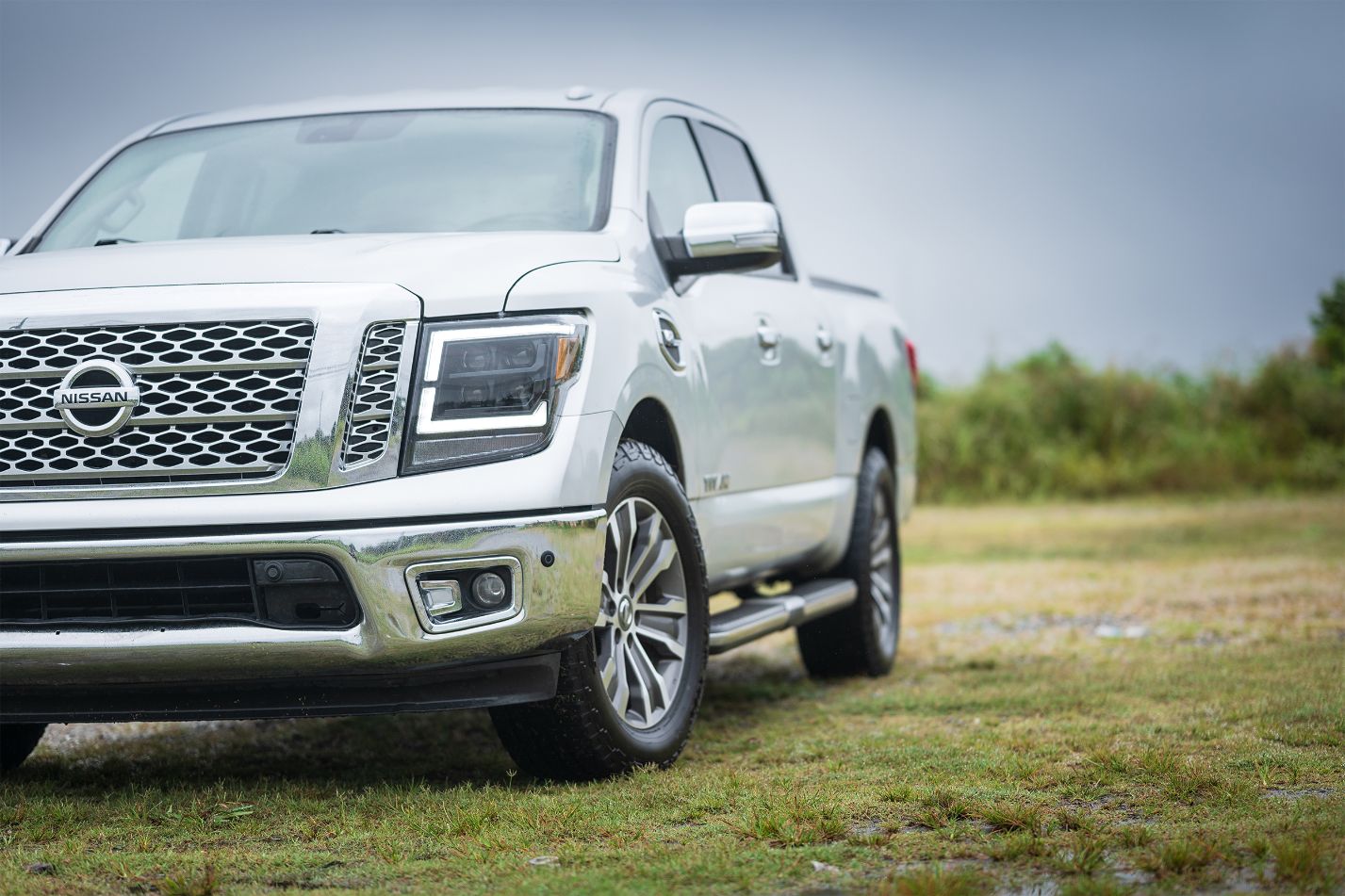 Nissan titan deals led headlights